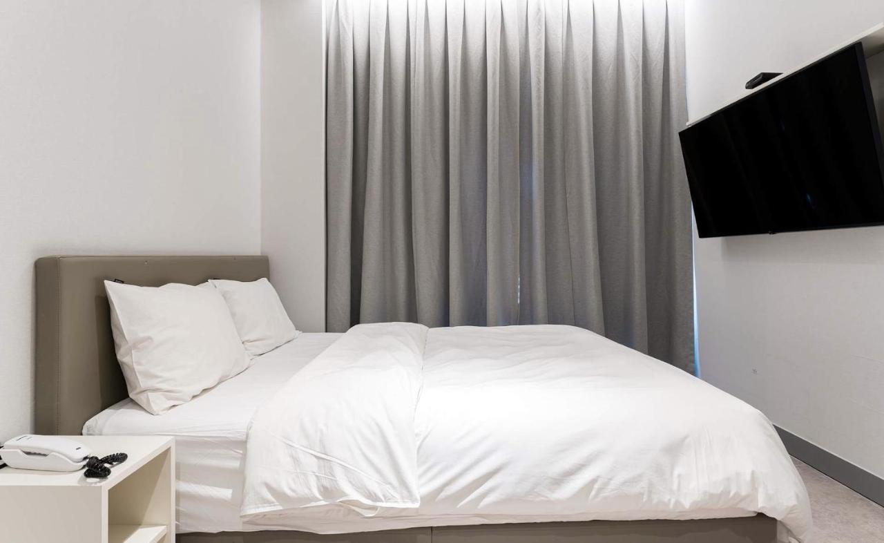 H Avenue Hotel Idae Shinchon Сеул Екстер'єр фото