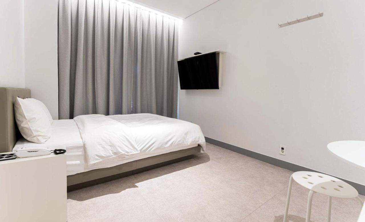 H Avenue Hotel Idae Shinchon Сеул Екстер'єр фото