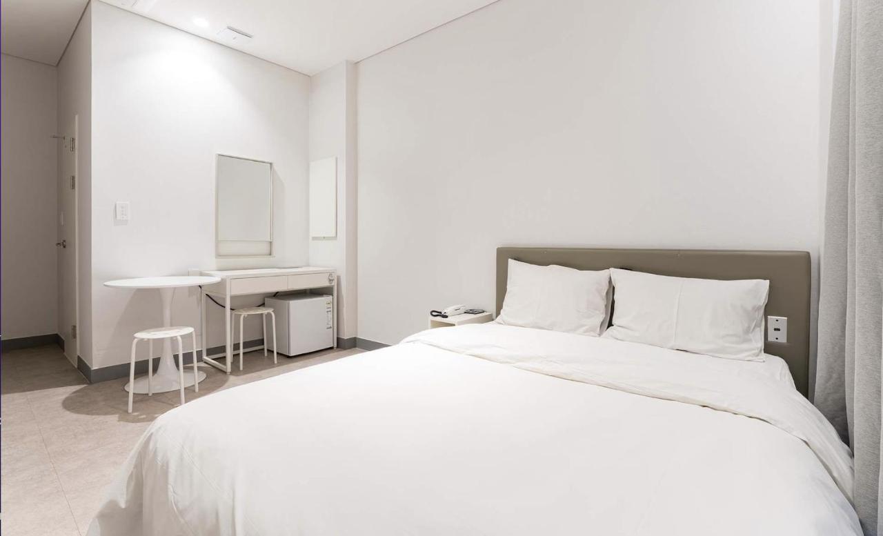 H Avenue Hotel Idae Shinchon Сеул Екстер'єр фото