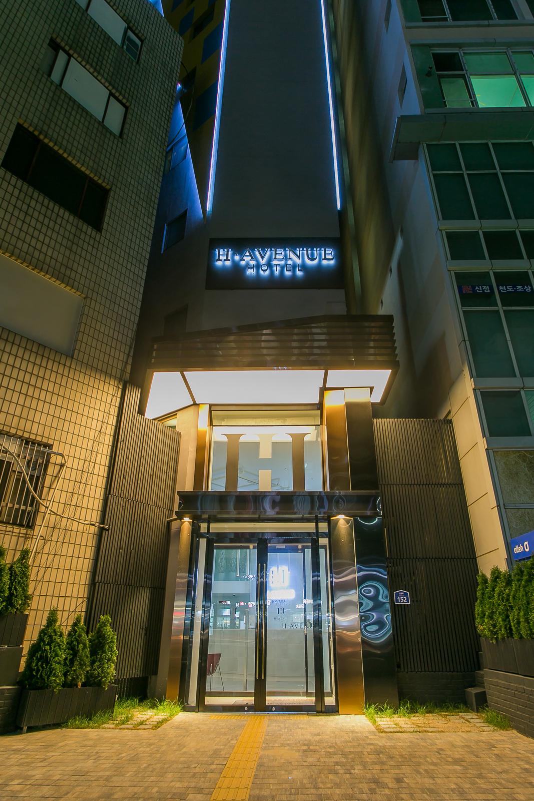 H Avenue Hotel Idae Shinchon Сеул Екстер'єр фото