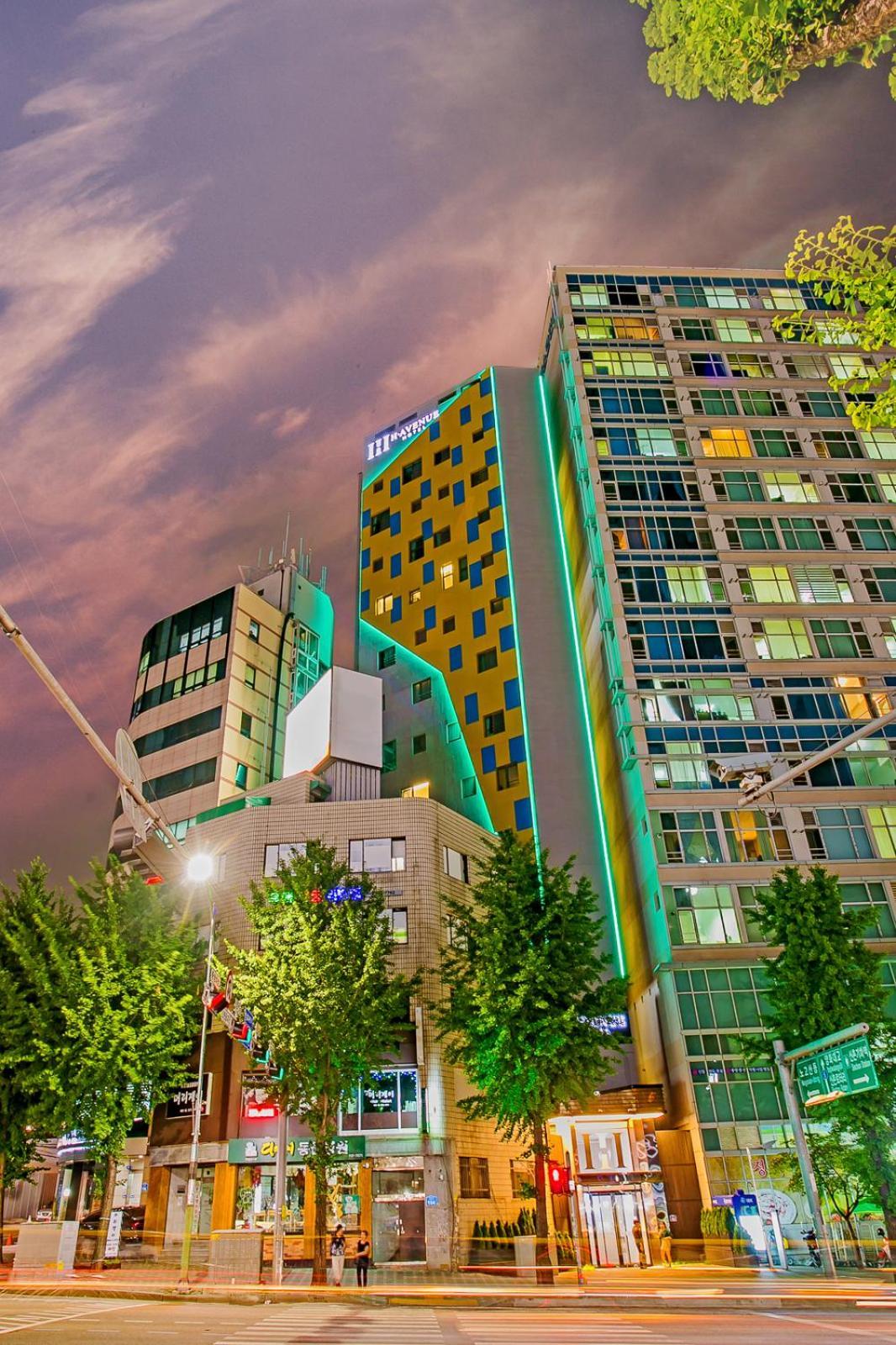 H Avenue Hotel Idae Shinchon Сеул Екстер'єр фото